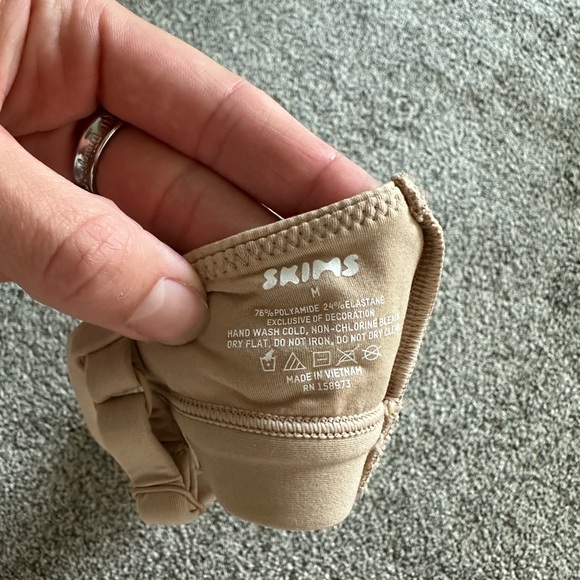 Skims Fits Everybody Triangle Bralette - Picture 8 of 8